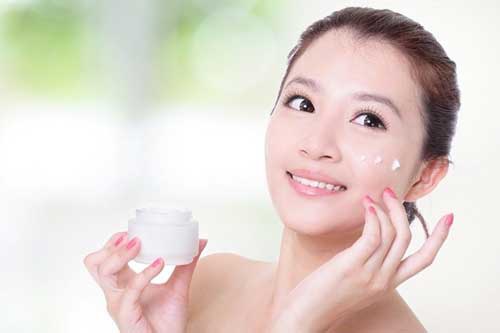 Hướng dẫn chăm sóc da mặt ngăn ngừa da khô bằng các sản phẩm dưỡng da
