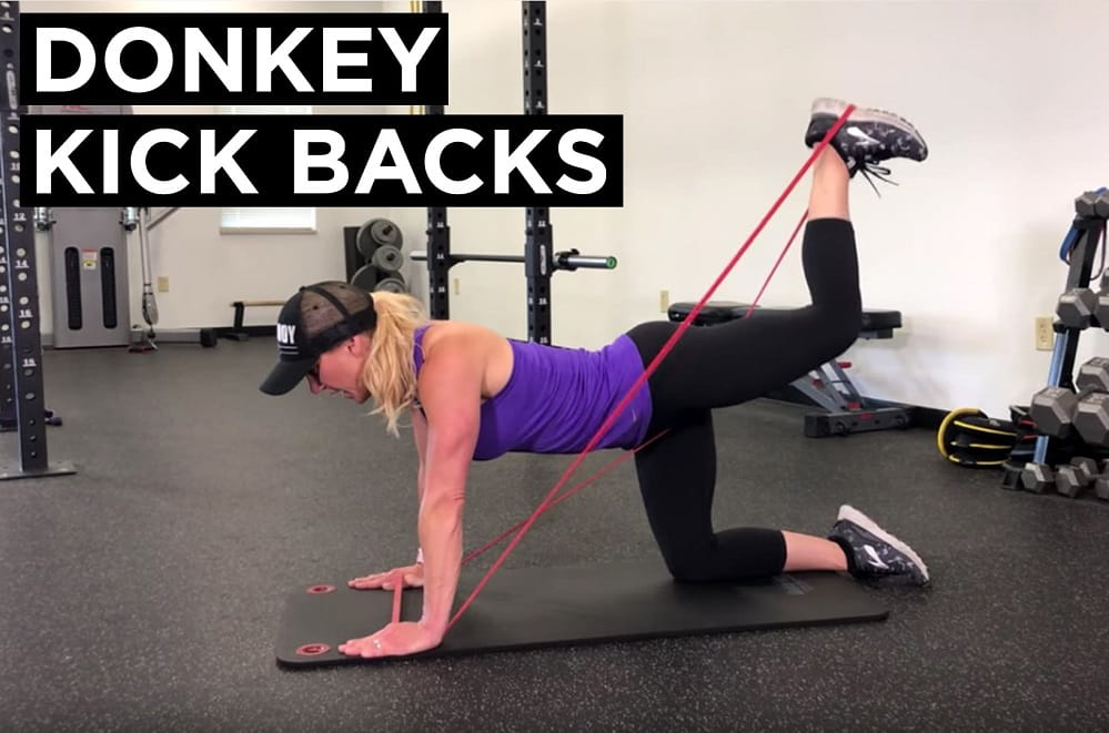 Tập mông bằng dây kháng lực có hiệu quả không? donkey-kick-back-exercise